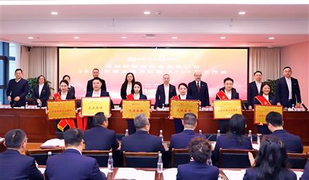 UG环球公司召开2023年度总结表扬暨2024年岁情会